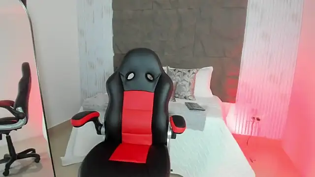 megann hill  online show from November 2025 05:37:02 PM