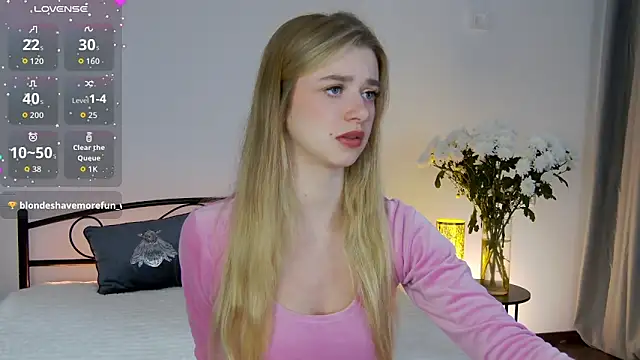 KelsiWest online show from October 2025 01:32:01 PM