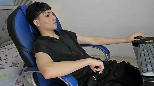 SamBlack  online show from April 2026 09:38:01 PM