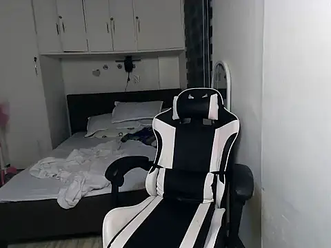 eattmebabyy online show from March 2026 11:15:02 AM