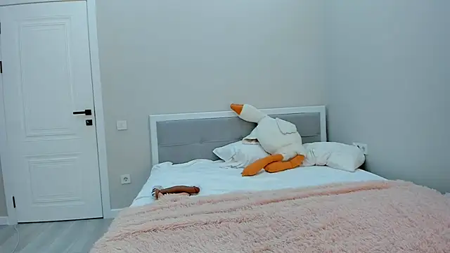 yuna loon online show from October 2025 02:13:01 PM