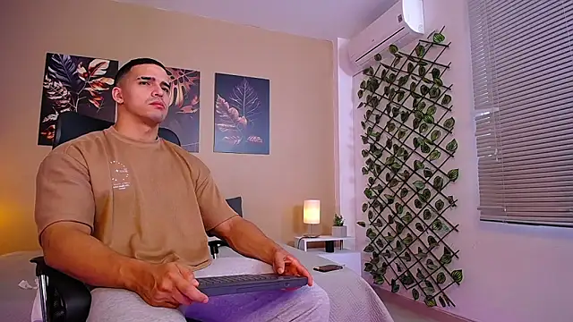 ChristopherBlack  online show from February 2026 01:18:01 PM