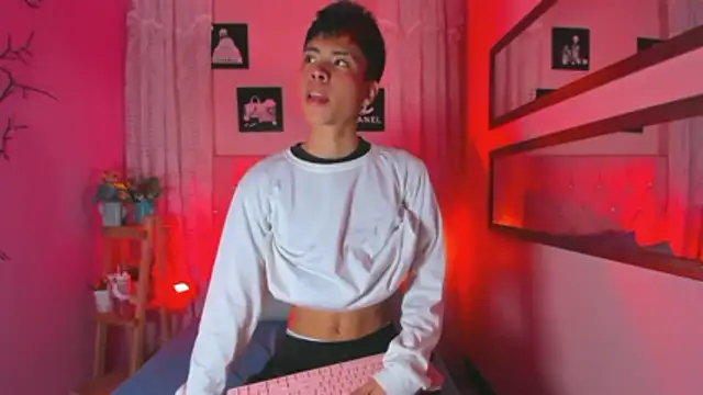 MaxiWildd online show from November 2025 01:10:02 PM