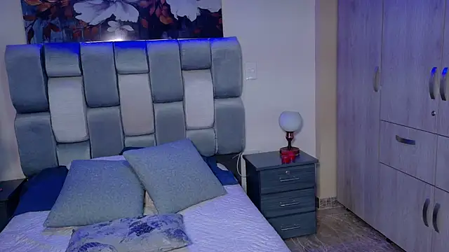 saramikaelson online show from September 2025 08:53:02 PM