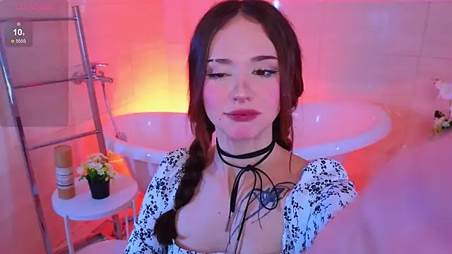 Snapshot of Adetta chatting on September 2025 01:03:01 PM Adetta online show from September 2025 01:03:01 PM