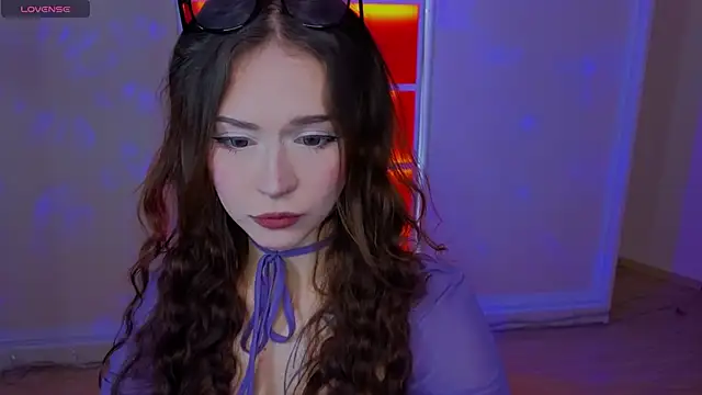 Snapshot of Adetta chatting on November 2025 10:48:02 AM Adetta online show from November 2025 10:48:02 AM