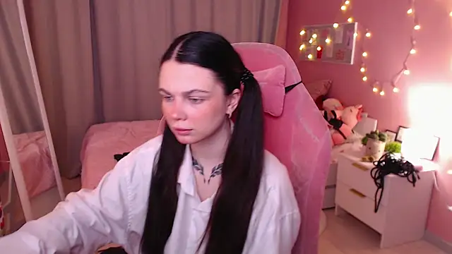 Michela Fruet online show from December 2025 01:03:02 AM