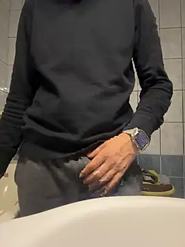 adiluci1 online show from October 2025 05:00:01 PM