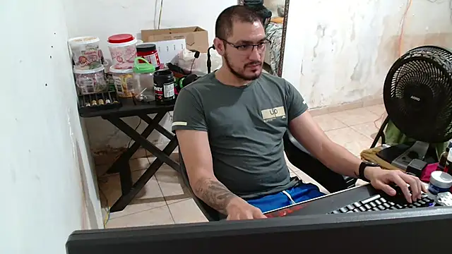 Leonino231 online show from October 2025 10:30:01 PM