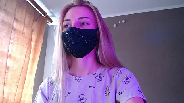 Snapshot of Iris_lave chatting on September 2025 01:37:02 PM Iris lave online show from September 2025 01:37:02 PM