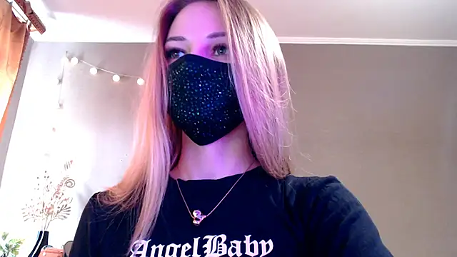 Snapshot of Iris_lave chatting on April 2026 12:40:01 PM Iris lave online show from April 2026 12:40:01 PM