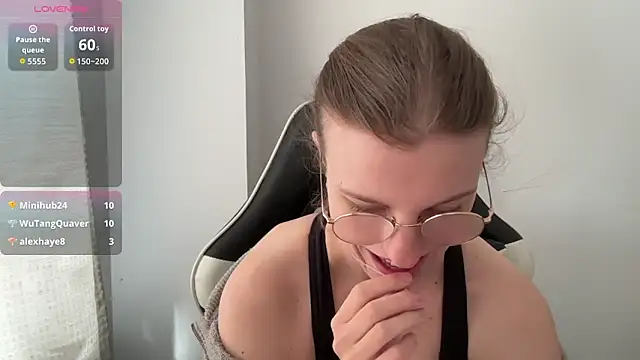 BustyKellyXXX online show from April 2026 08:04:02 AM