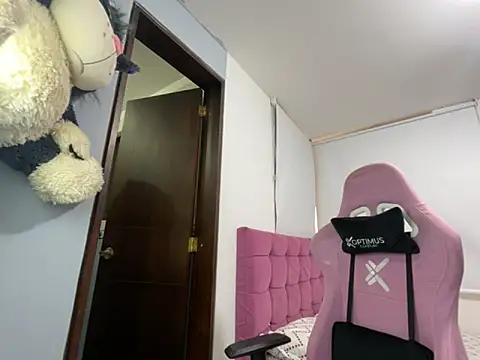 Snapshot of lucy_grey25 chatting on September 2025 02:17:02 PM lucy grey25 online show from September 2025 02:17:02 PM