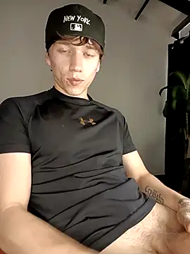 Logan sixxer online show from December 2025 08:46:01 PM