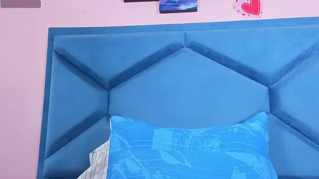 Snapshot of BellaaRossy chatting on May 2026 01:57:16 AM BellaaRossy online show from May 2026 01:57:16 AM
