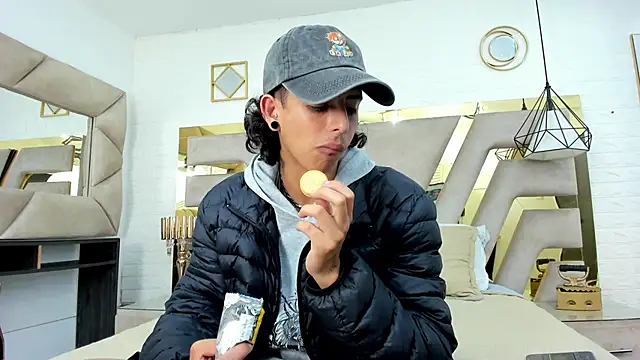 Ibratxandy online show from November 2025 06:06:02 PM