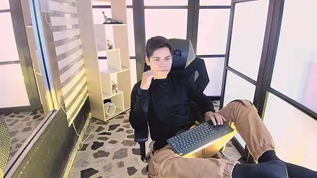 Asta Black online show from September 2025 02:33:02 AM