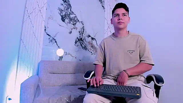 Asta Black online show from October 2025 09:03:01 PM