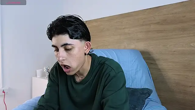 Stiven Benet  online show from September 2025 08:53:02 PM