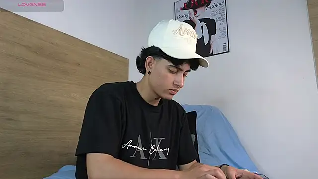 Stiven Benet  online show from September 2025 02:18:02 PM