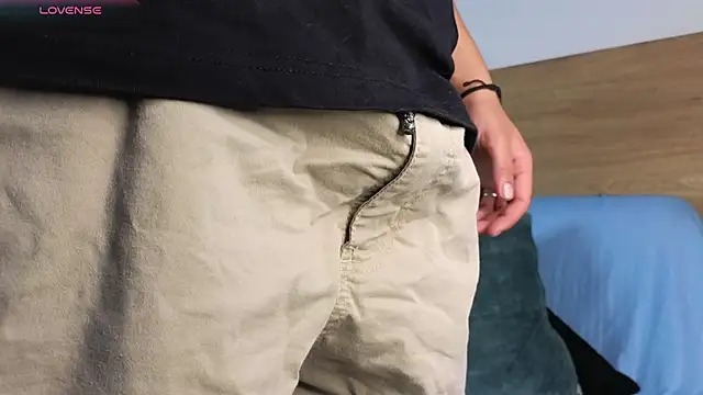 Stiven Benet  online show from September 2025 02:29:02 PM