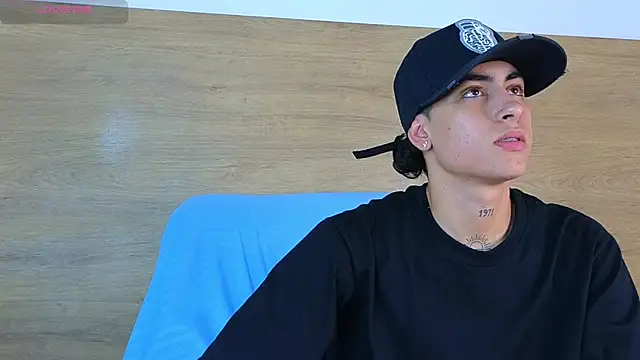 Stiven Benet  online show from September 2025 04:21:02 PM