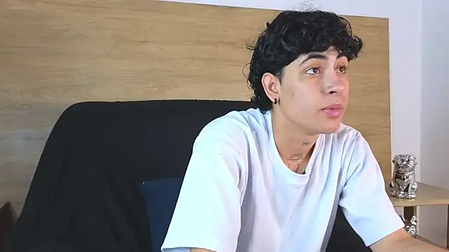 Stiven Benet  online show from October 2025 01:30:02 PM