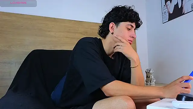 Stiven Benet  online show from October 2025 01:09:01 PM