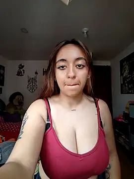 Snapshot of LuPink_ chatting on September 2025 04:29:01 PM LuPink online show from September 2025 04:29:01 PM