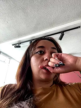 Snapshot of LuPink_ chatting on October 2025 07:57:02 PM LuPink online show from October 2025 07:57:02 PM