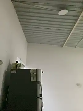 lesly cutee online show from April 2026 11:08:01 AM