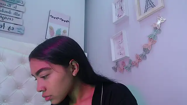 pocahontamoon online show from September 2025 01:26:02 PM