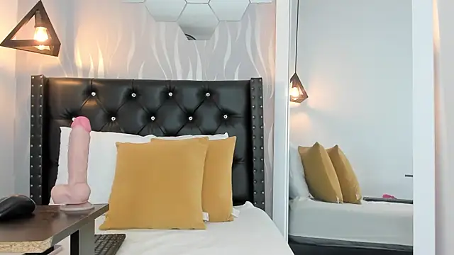 Snapshot of lucia-cute chatting on October 2025 01:42:02 PM lucia-cute online show from October 2025 01:42:02 PM