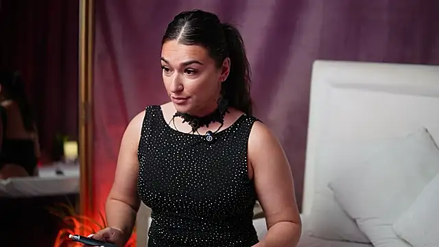 Snapshot of EmmaDallas chatting on June 2026 08:10:01 PM EmmaDallas online show from June 2026 08:10:01 PM