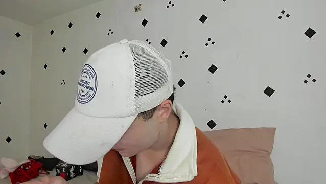 crushnier1 online show from October 2025 06:06:02 PM