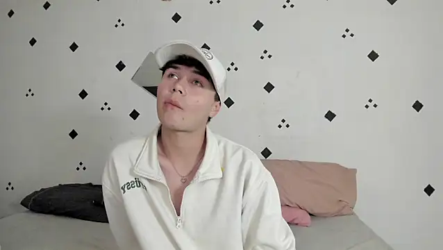 crushnier1 online show from October 2025 05:55:02 PM