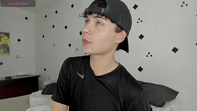 crushnier1 online show from November 2025 05:56:01 PM