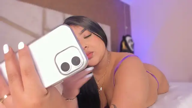 Caro Suarez online show from November 2025 07:05:02 PM