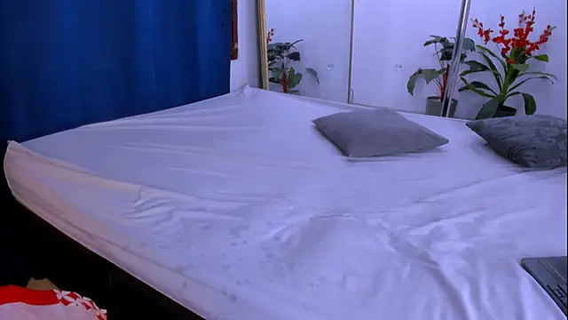 nahomy ryans online show from December 2025 04:11:01 PM