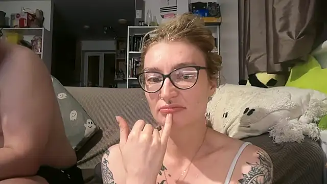 Snapshot of harleyblair chatting on June 2026 10:10:02 PM harleyblair online show from June 2026 10:10:02 PM