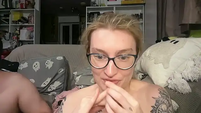 Snapshot of harleyblair chatting on June 2026 01:43:02 AM harleyblair online show from June 2026 01:43:02 AM