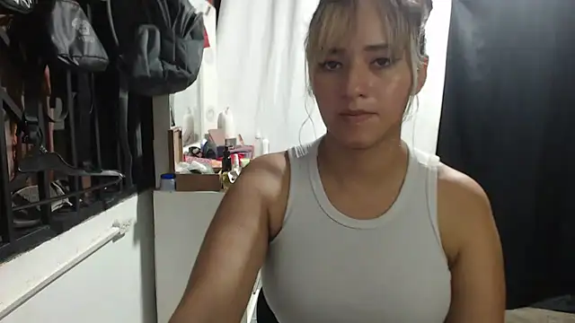 Snapshot of annie_clark2 chatting on October 2025 02:08:02 AM annie clark2 online show from October 2025 02:08:02 AM