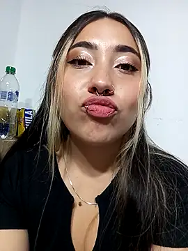  ManuVeelez online show from December 2025 10:28:02 PM