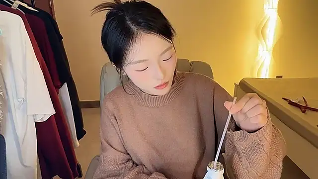 Snapshot of Robin-o3 chatting on October 2025 08:53:02 PM Robin-o3 online show from October 2025 08:53:02 PM