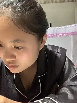 NhuFox online show from September 2025 01:33:02 PM