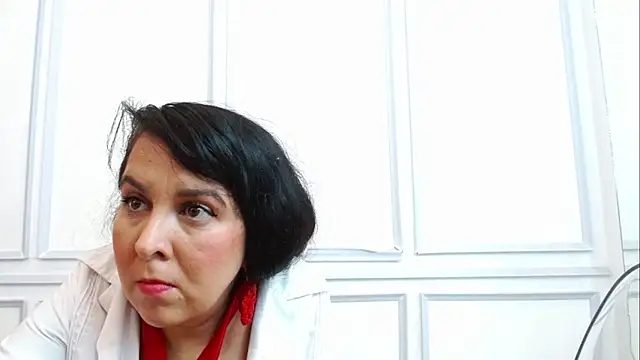 MiiaLane online show from October 2025 12:51:01 PM