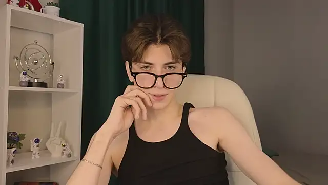 Snapshot of Oliver_Starboy chatting on September 2025 07:43:01 AM Oliver Starboy online show from September 2025 07:43:01 AM