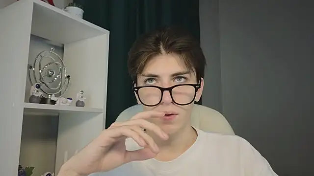 Snapshot of Oliver_Starboy chatting on September 2025 05:42:01 AM Oliver Starboy online show from September 2025 05:42:01 AM
