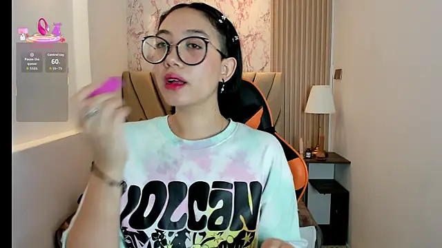 Yuna  Min online show from September 2025 07:25:01 PM