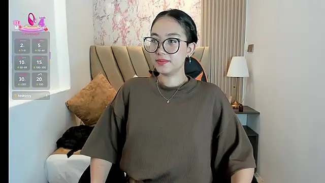 Yuna  Min online show from September 2025 12:42:01 PM